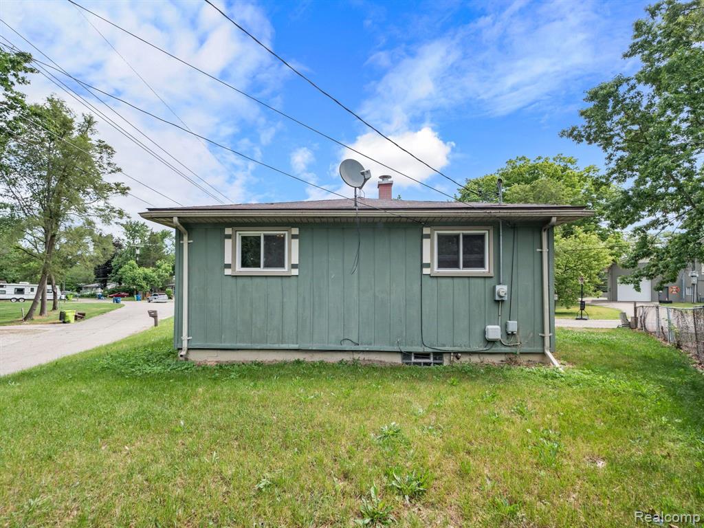 9303 BEECHCREST Street, White Lake, MI — Photo 17