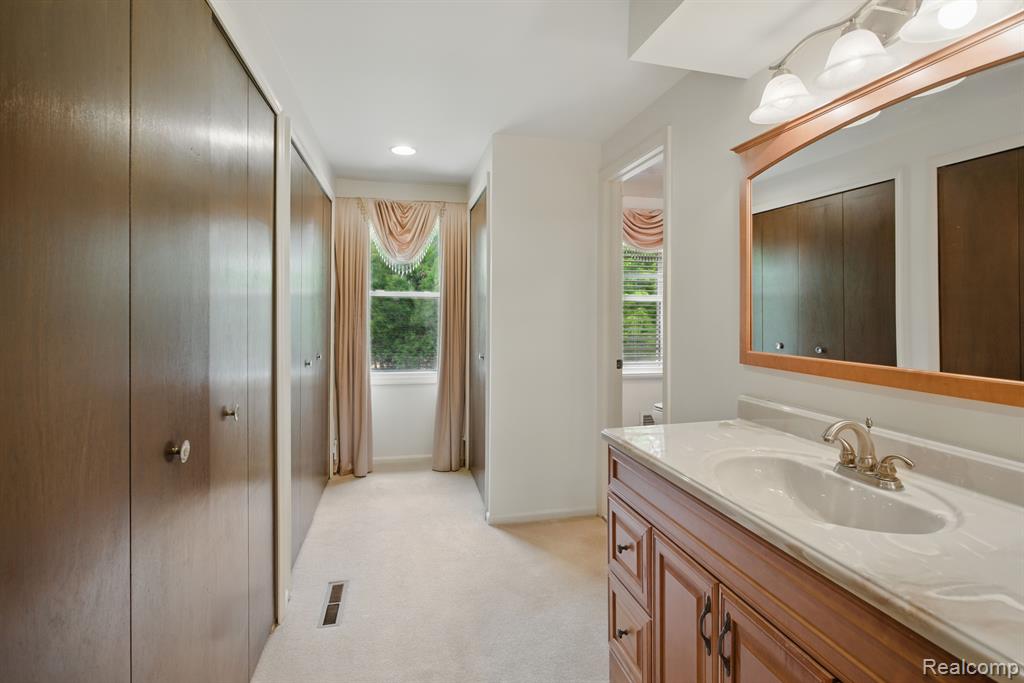 5389 Vincennes Drive, Bloomfield Hills, MI 48302 — Photo 47