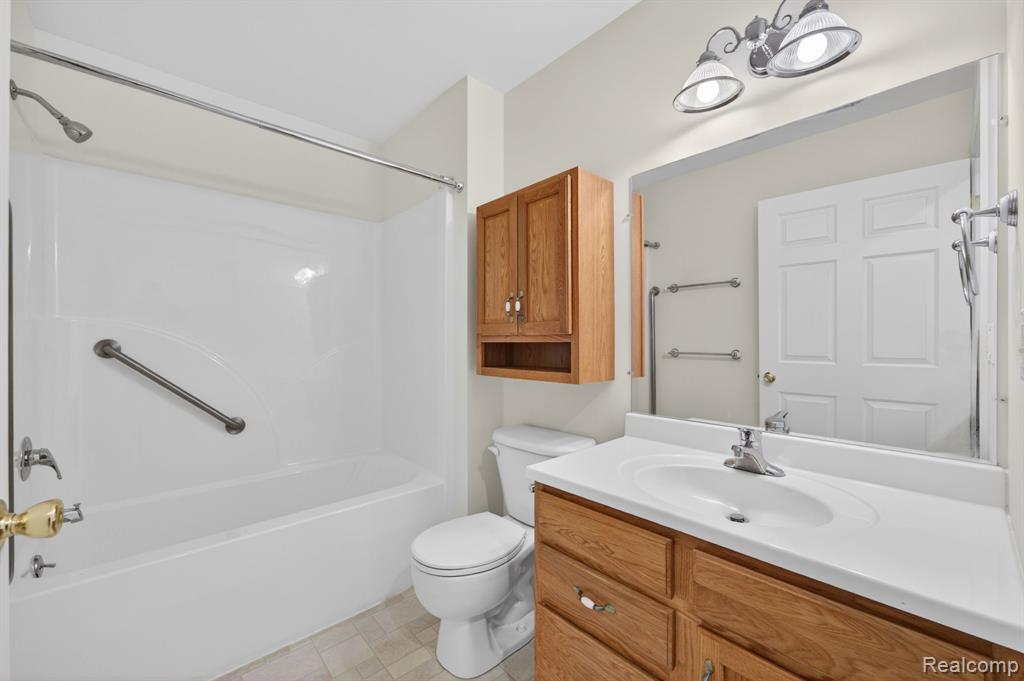 100 Aberdeen Drive, 36, Flushing, MI 48433 — Photo 41