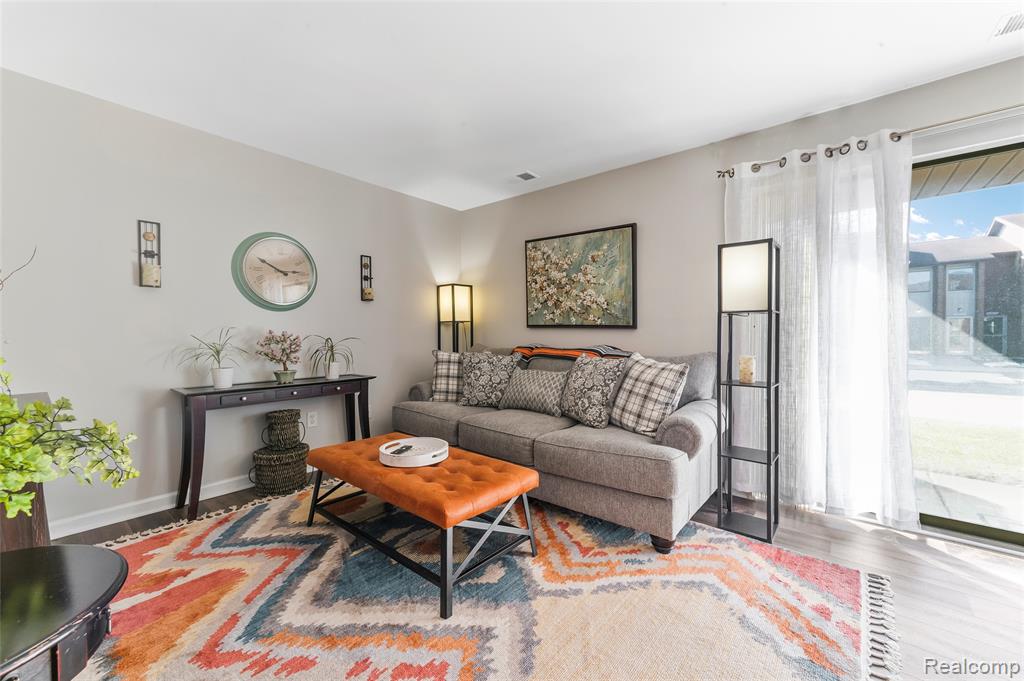33585 Pondview Circle, 116, Livonia, MI 48152 — Photo 10