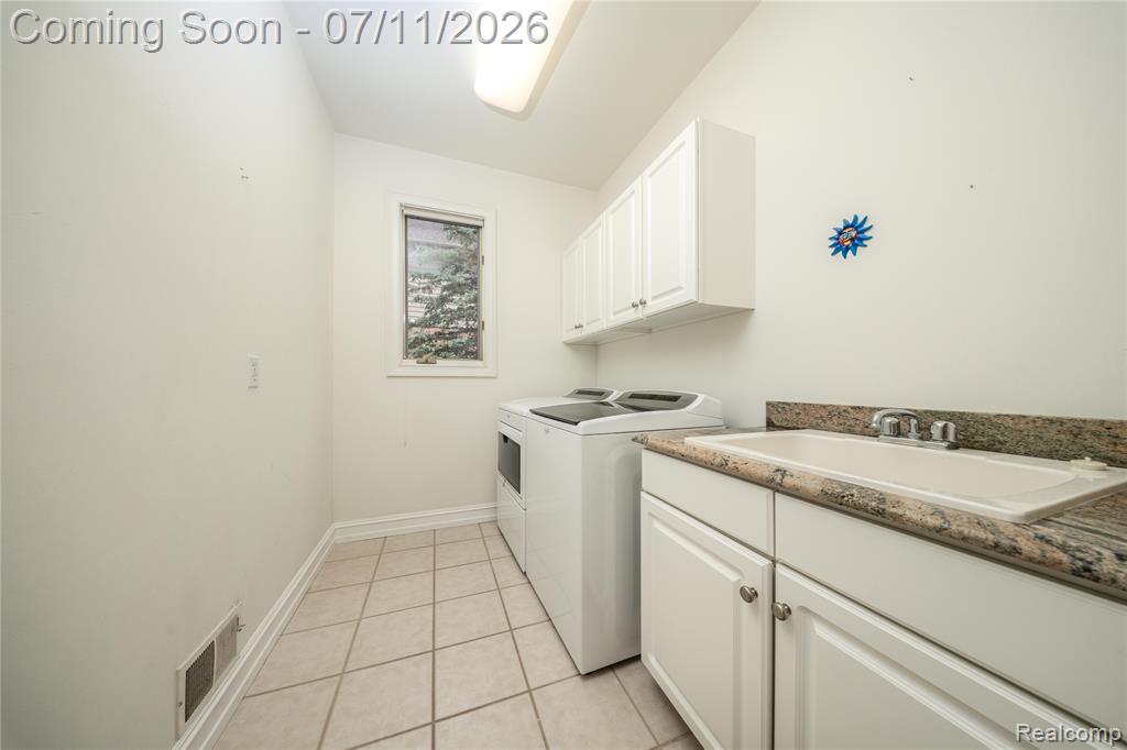 819 Majestic Drive, Rochester Hills, MI 48306 — Photo 23