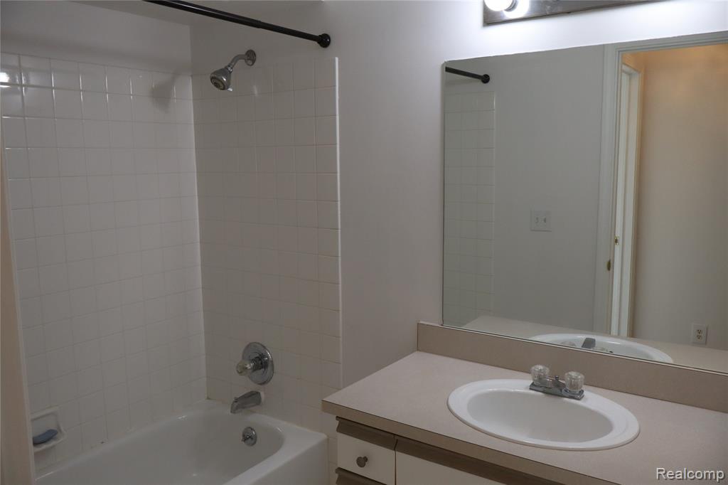 44944 Marigold Drive, Sterling Heights, MI 48314 — Photo 27