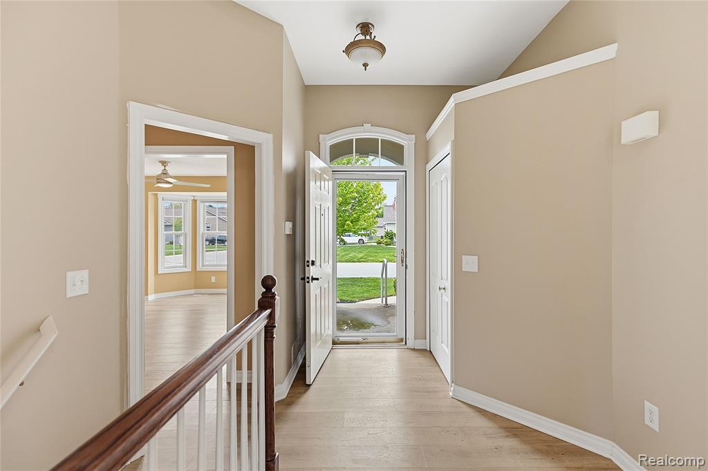 1171 Creekside Court, Burton, MI 48509 — Photo 6