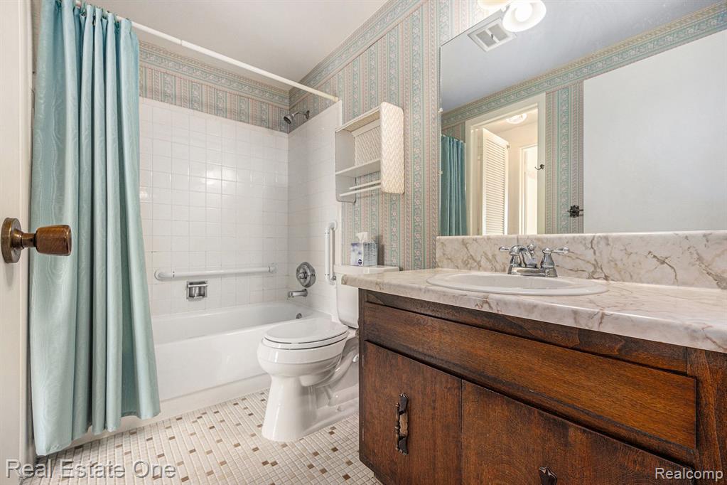 4288 15 MILE Road, Sterling Heights, MI 48310 — Photo 14