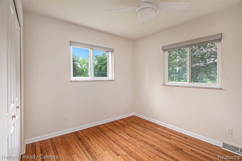 630 W LAKE Street, South Lyon, MI 48178 — Photo 10