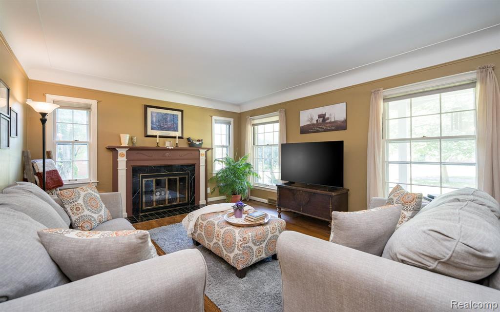 28090 Sunset Boulevard W, Lathrup Village, MI 48076 — Photo 6