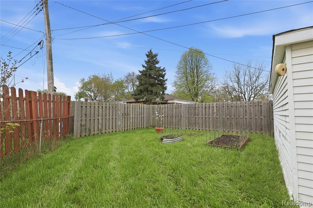 24920 Star Valley Drive, Saint Clair Shores, MI 48080 — Photo 39