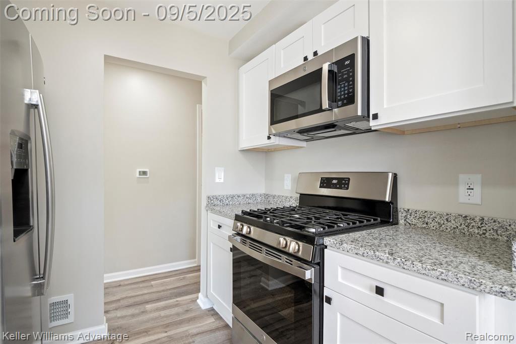 9844 E Clements Circle, Livonia, MI 48150 — Photo 11