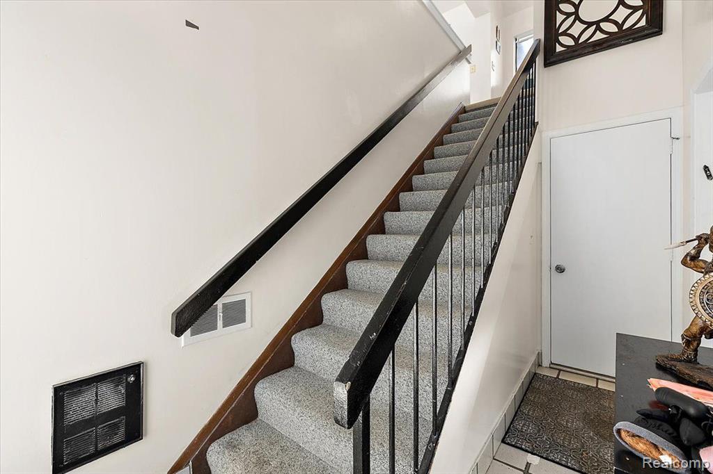 7361 Radcliff Drive, West Bloomfield, MI — Photo 5