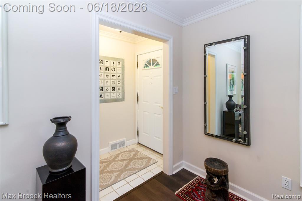 6799 E Dartmoor Road, West Bloomfield, MI — Photo 2