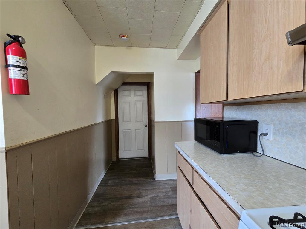 11351 MCDOUGALL Street, Hamtramck, MI 48212 — Photo 15