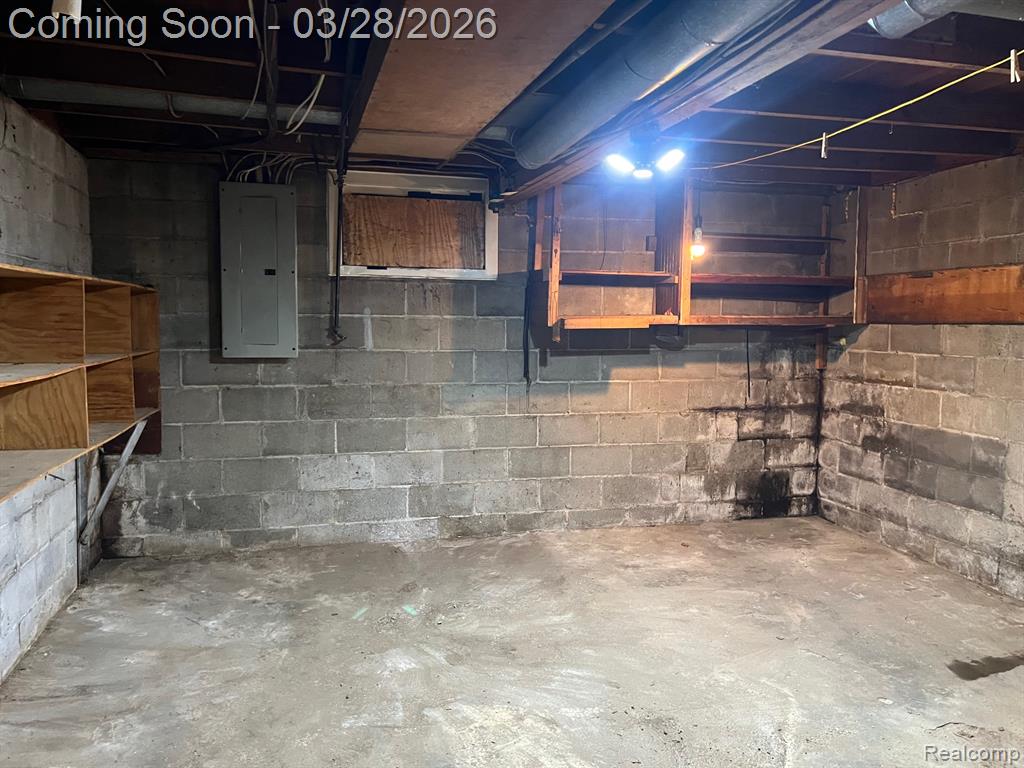 2 Maple Street, Oxford, MI 48371 — Photo 15