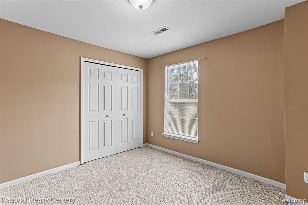 17211 Addington Drive, Commerce Twp, MI 48390 — Photo 17