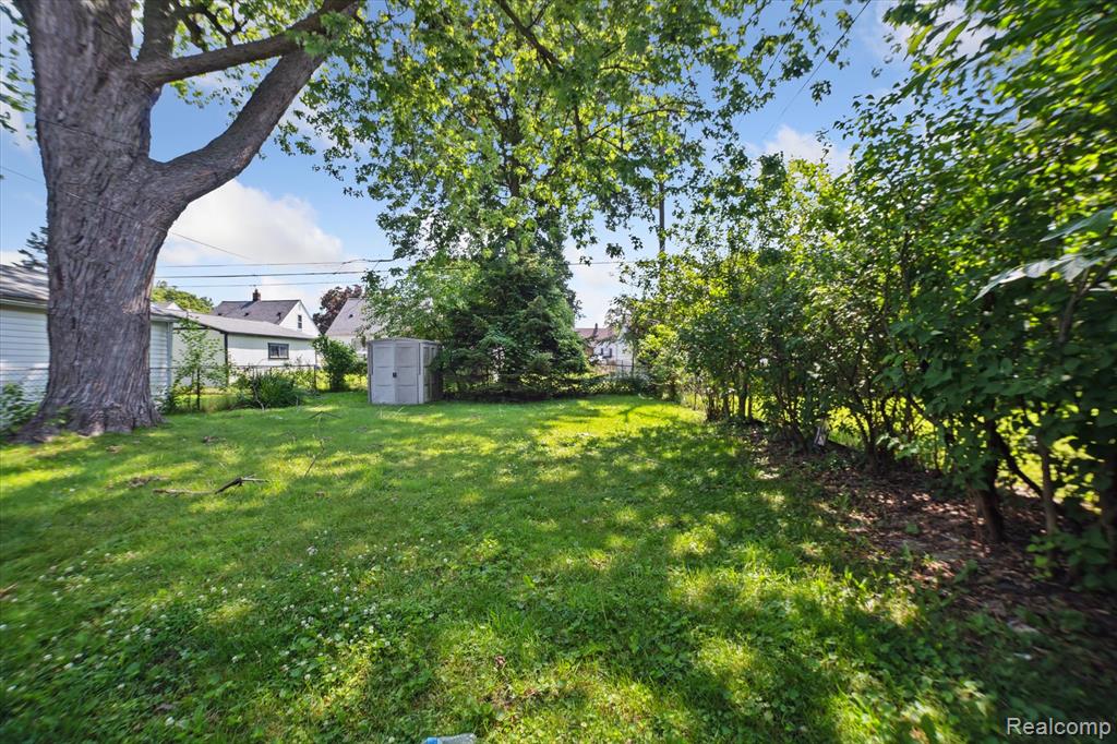 23772 Brittany Avenue, Eastpointe, MI 48021 — Photo 16