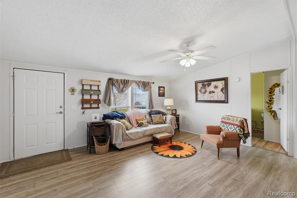 4425 Wynnwood Drive, Howell, MI 48843 — Photo 4