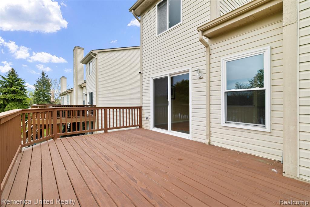 450 Berry Lake Drive, Commerce Twp, MI 48390 — Photo 10