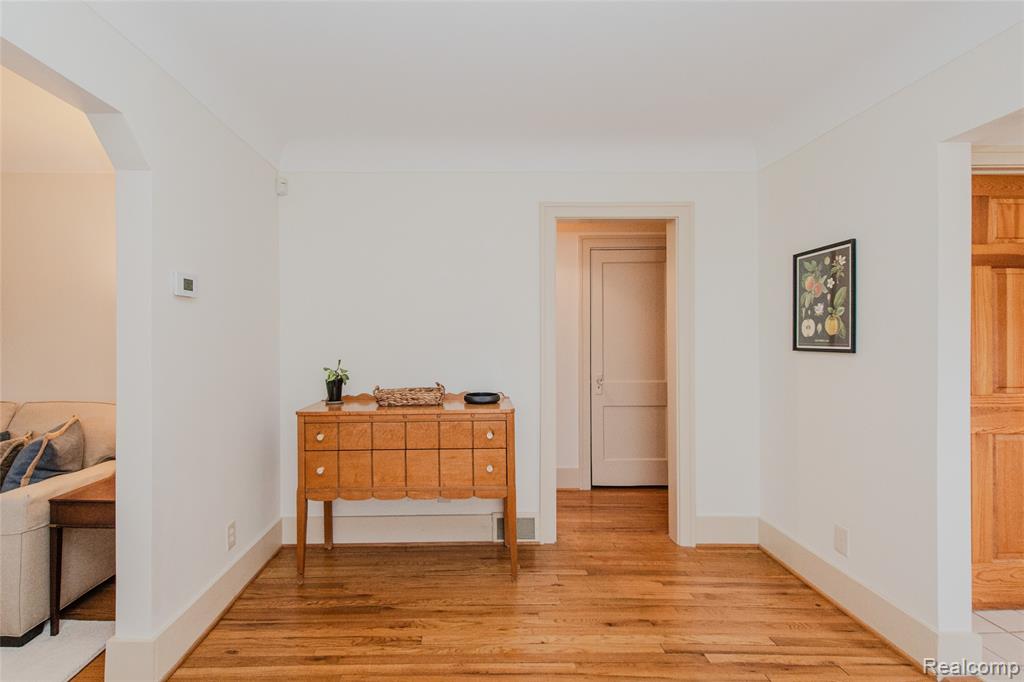 927 N Maple Avenue, Royal Oak, MI 48067 — Photo 21