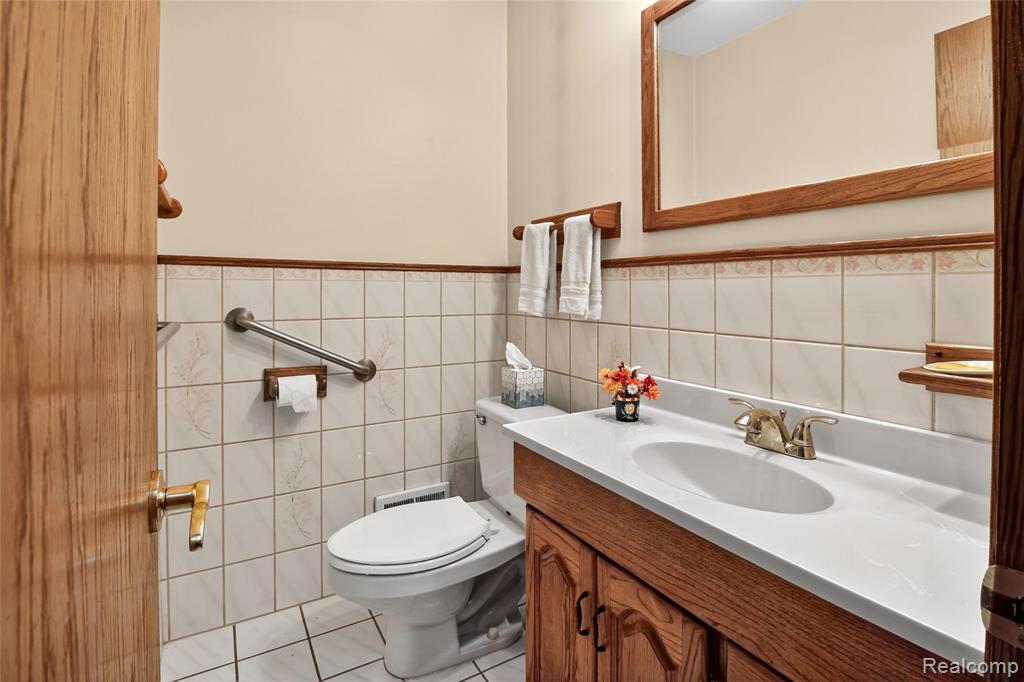 4429 Lancashire Court, Troy, MI 48085 — Photo 18