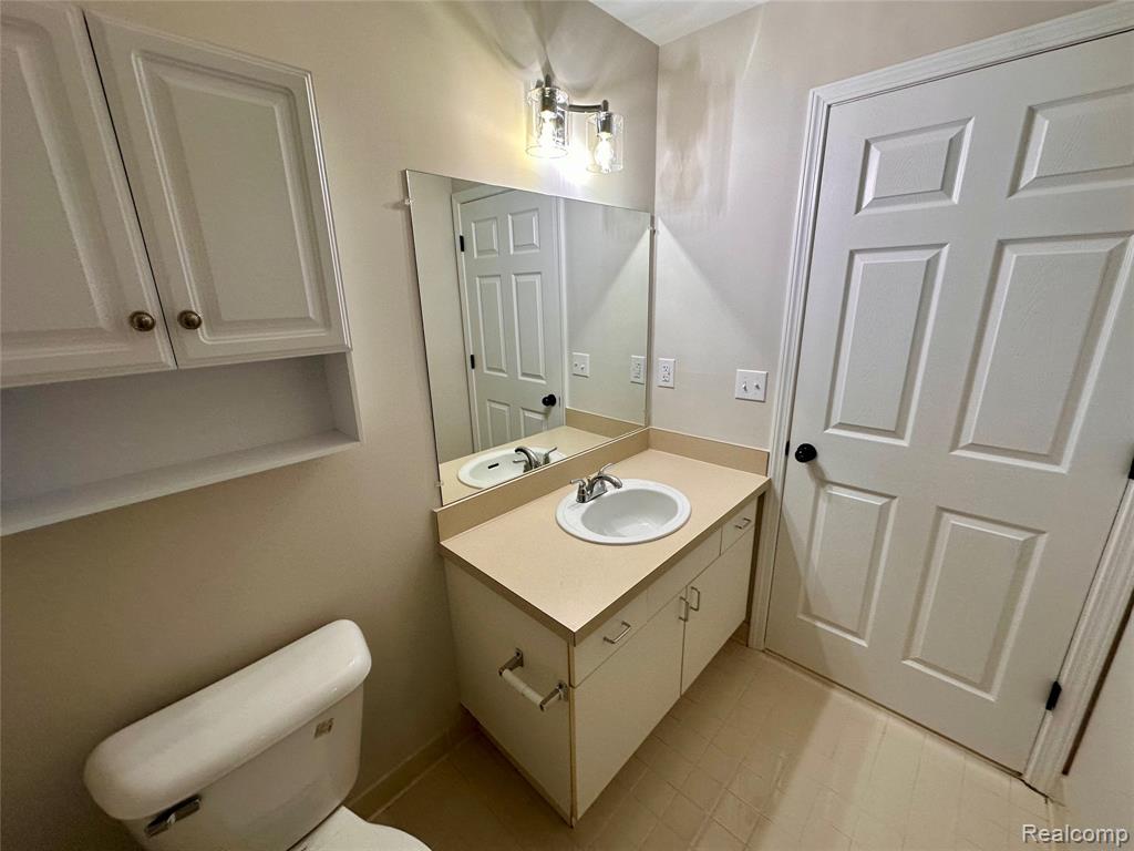 5484 Pine Aires Drive, Sterling Heights, MI 48314 — Photo 16