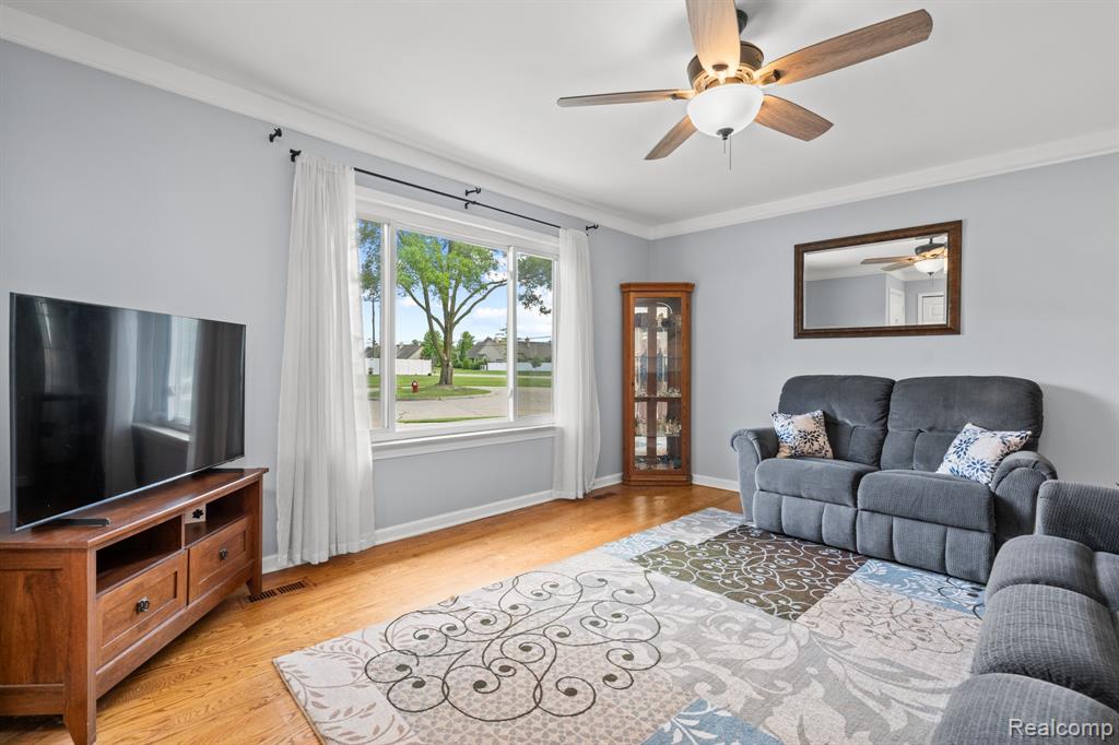 43057 Bond Court, Sterling Heights, MI 48313 — Photo 29