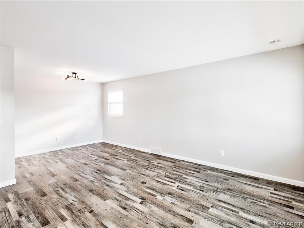 917 CAROLINA, Marysville, MI 48040 — Photo 8