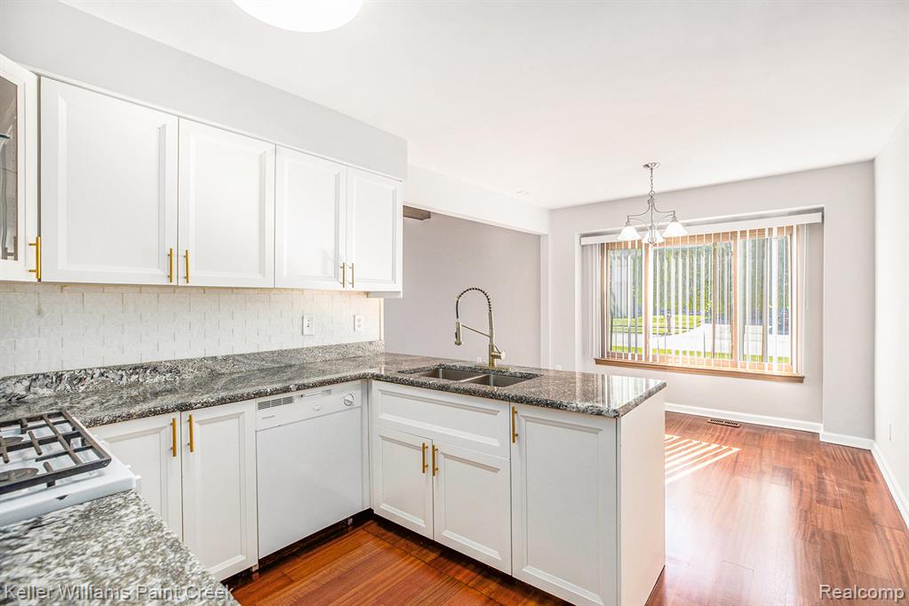 5055 Scarsdale Drive, Sterling Heights, MI 48310 — Photo 11