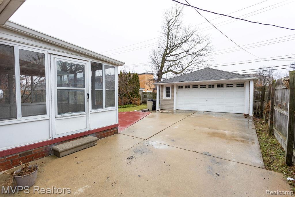 20946 Littlestone Road, Harper Woods, MI 48225 — Photo 10