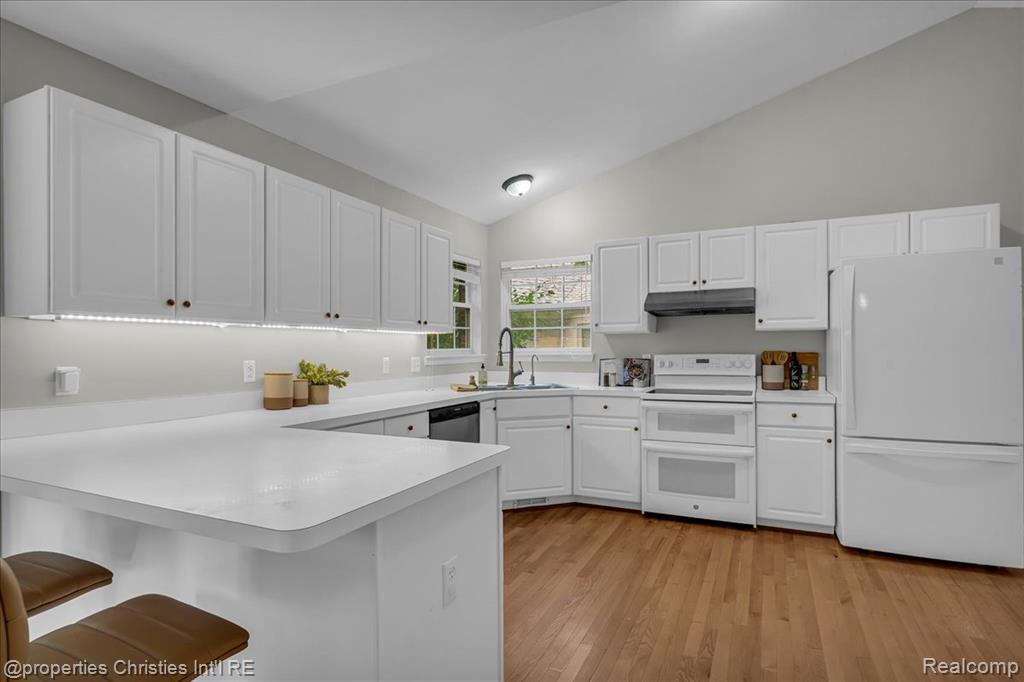 5963 James Head Court, West Bloomfield, MI 48324 — Photo 10