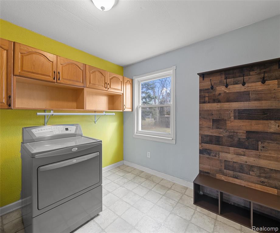 8916 Deering Street, Livonia, MI 48150 — Photo 17