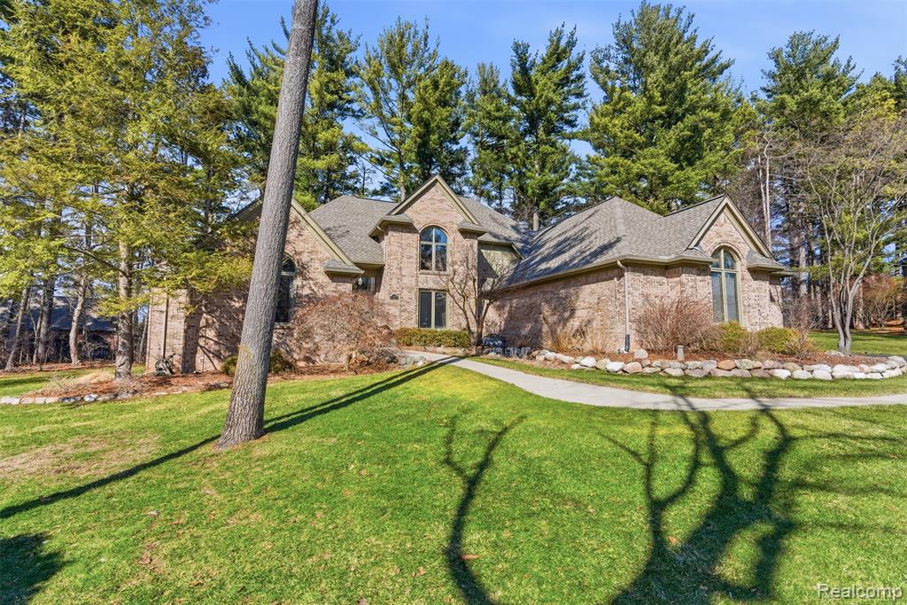 5306 Hidden Pines Court, Brighton, MI 48116 — Photo 2