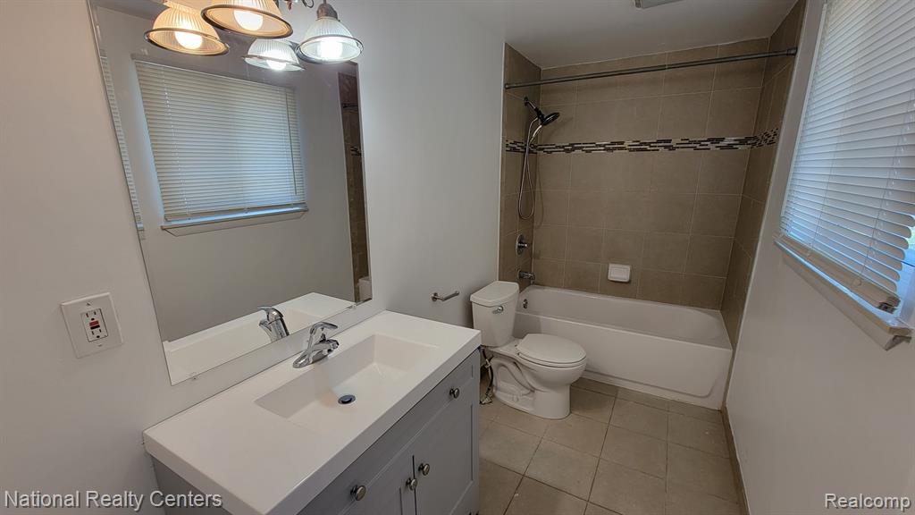 8753 LOZEN Drive, Sterling Heights, MI 48313 — Photo 13