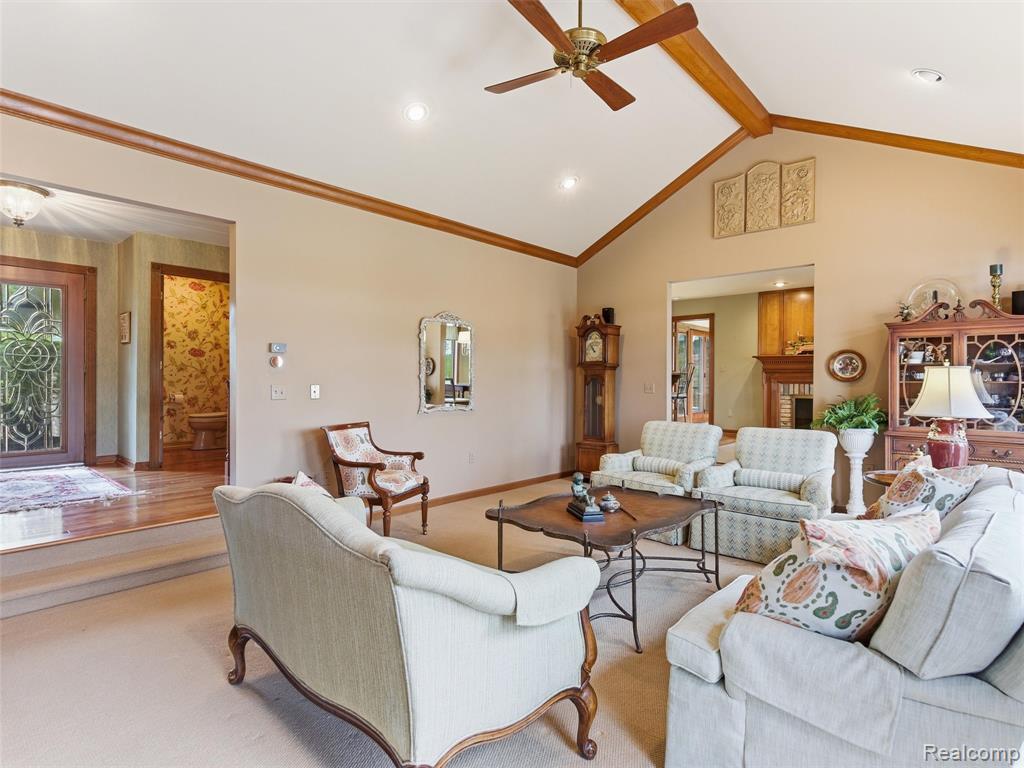 23 Chateaux Du Lac, Fenton, MI 48430 — Photo 8