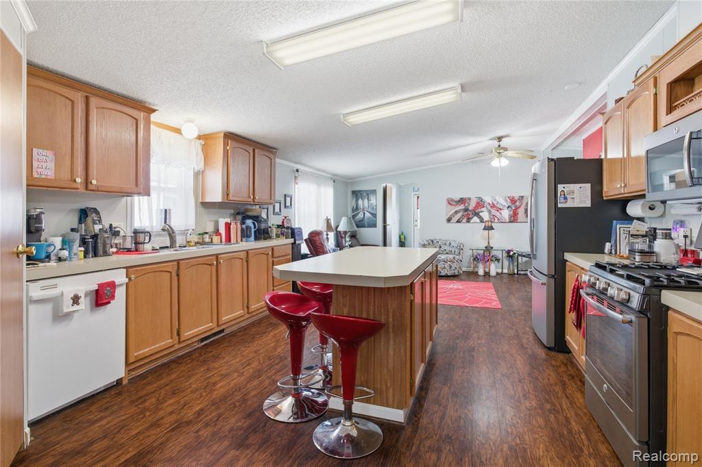 9857 Rembrandt Way, Fenton, MI 48430 — Photo 7