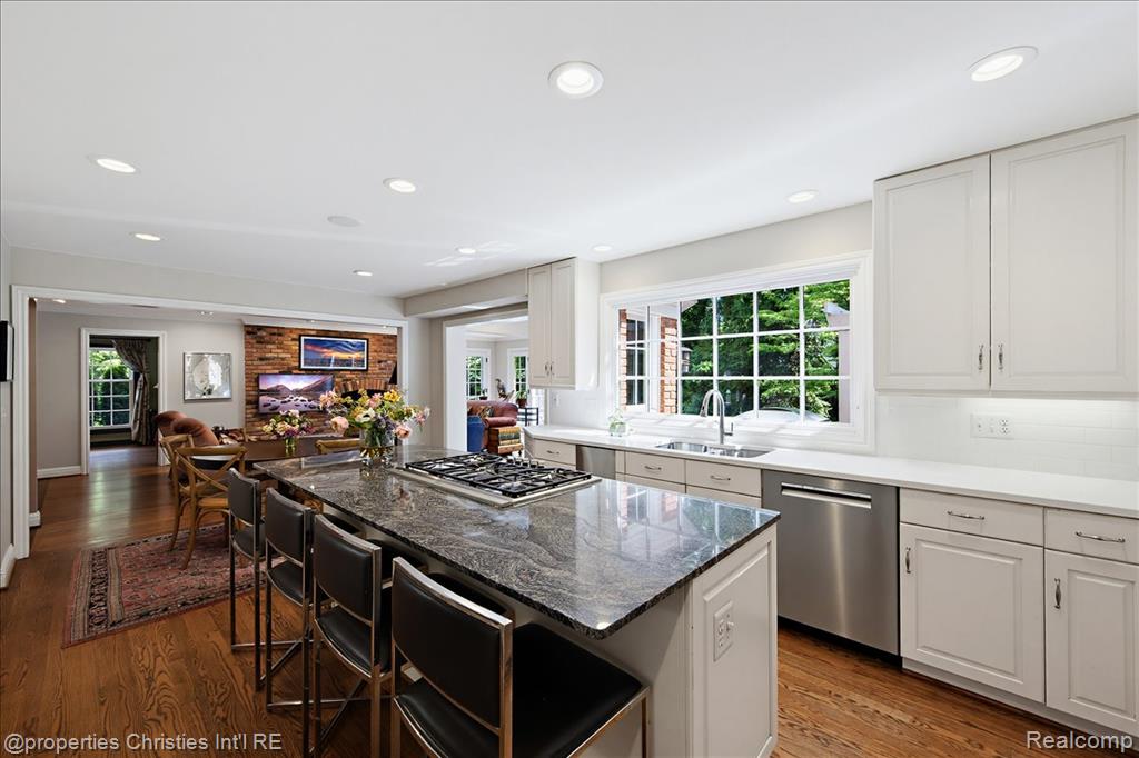 950 E Glengarry Circle, Bloomfield Hills, MI 48301 — Photo 22