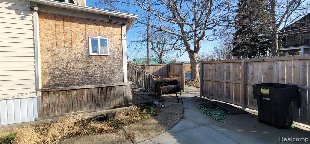 987 E PHILADELPHIA Street, Detroit, MI 48211 — Photo 8