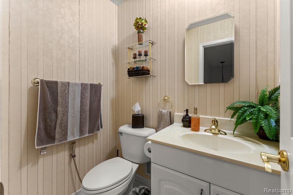 26611 Cecile Street, Dearborn Heights, MI 48127 — Photo 30