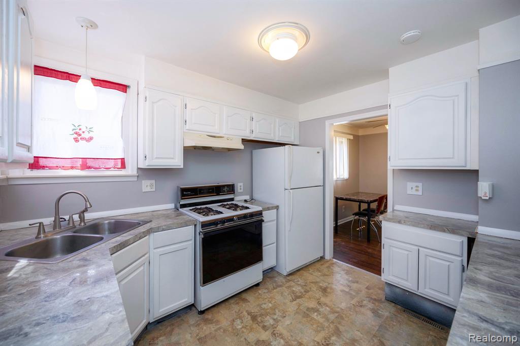 4297 EASTLAWN Avenue, Wayne, MI 48184 — Photo 16