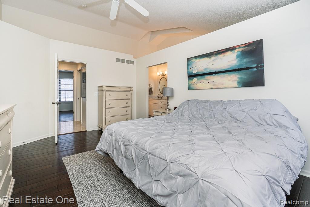 7086 Danbrooke Court, West Bloomfield, MI — Photo 27