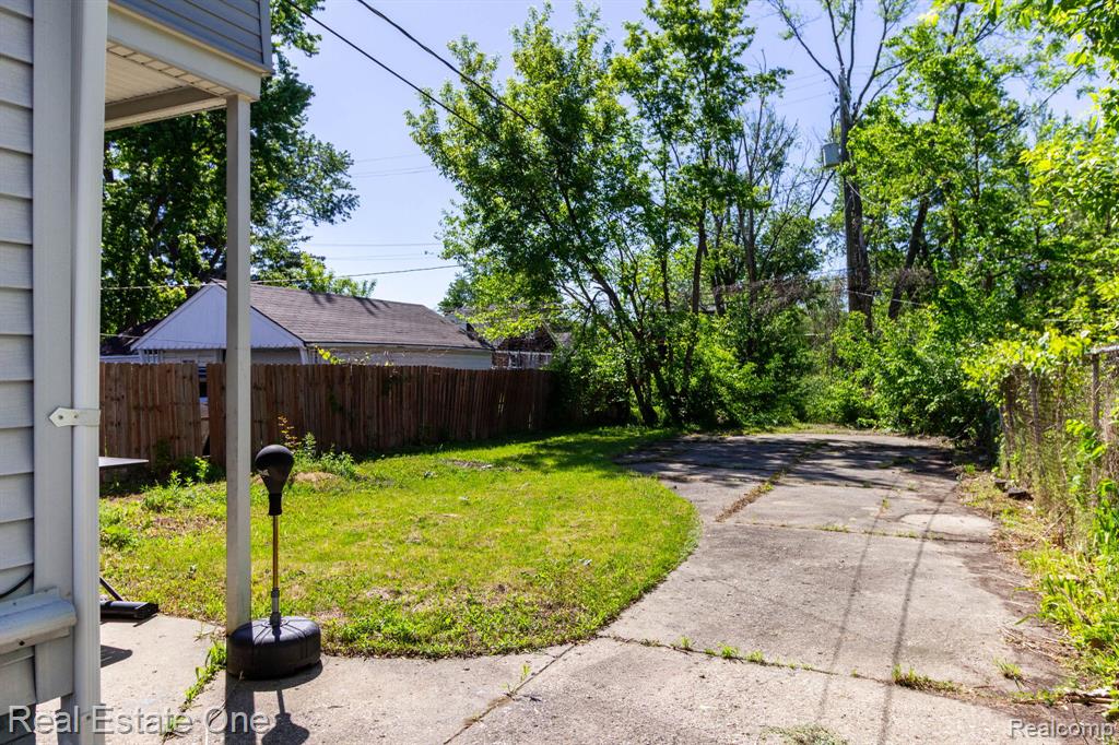 12568 Wilshire Drive, Detroit, MI 48213 — Photo 35