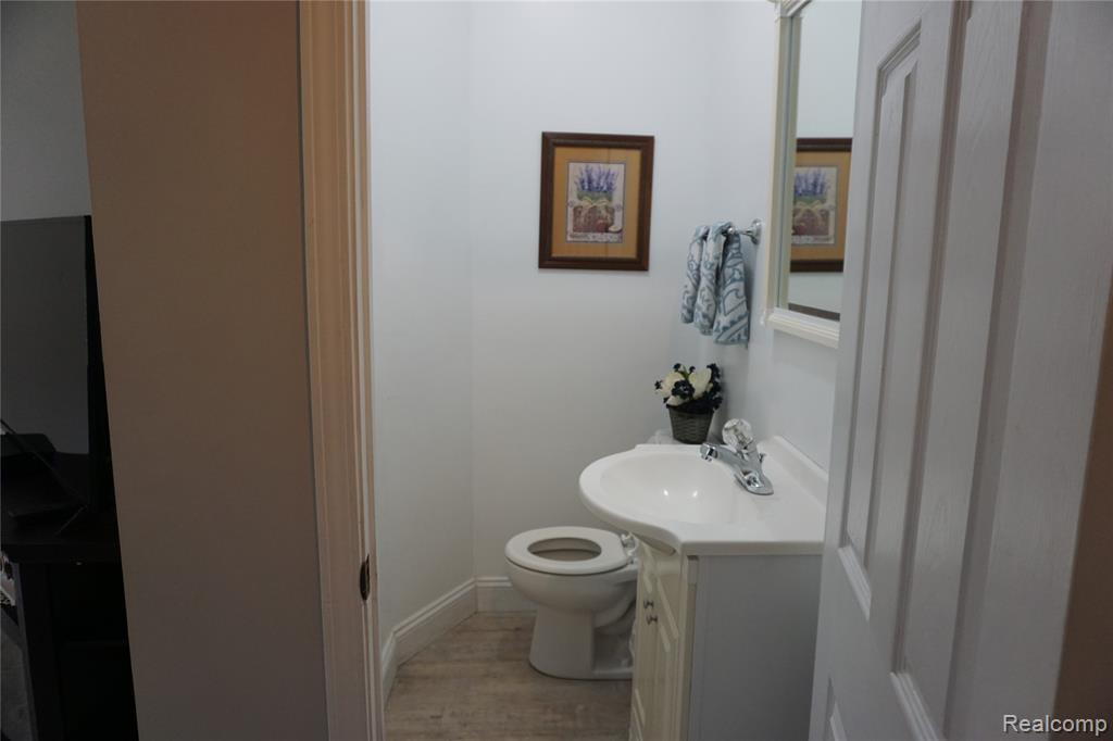 955 N Chevrolet Avenue, Flint, MI 48504 — Photo 19