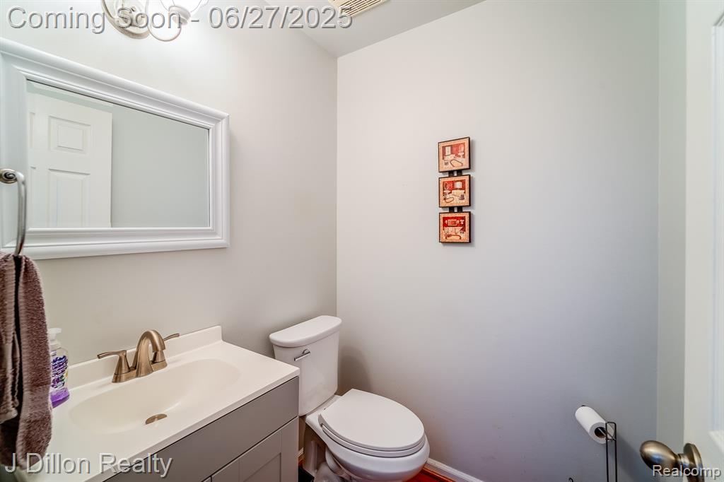 5778 Savoy Drive, Waterford, MI 48327 — Photo 17