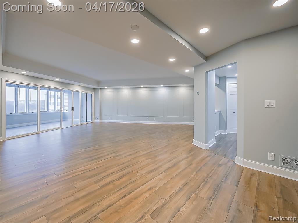43000 12 Oaks Crescent Drive, 5022, Novi, MI 48377 — Photo 3