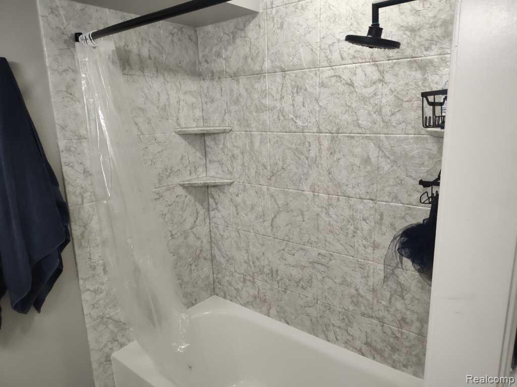 1339 Pond Bluff Way, Brighton, MI 48114 — Photo 38