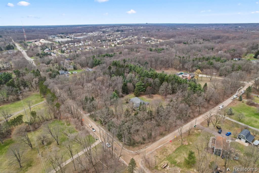 9856 Rattalee Lake Road, Clarkston, MI 48348 — Photo 56