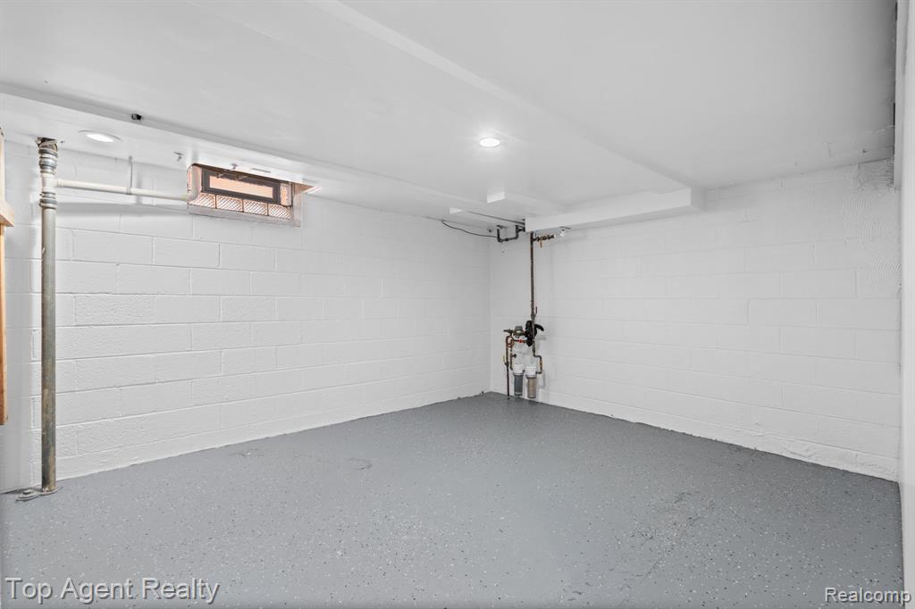18027 Curtain Avenue, Eastpointe, MI 48021 — Photo 26