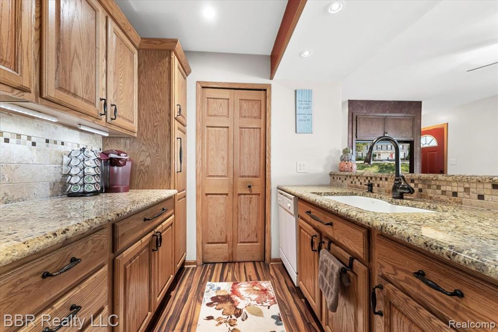 28305 Greenbriar Way, Brownstown, MI 48183 — Photo 11