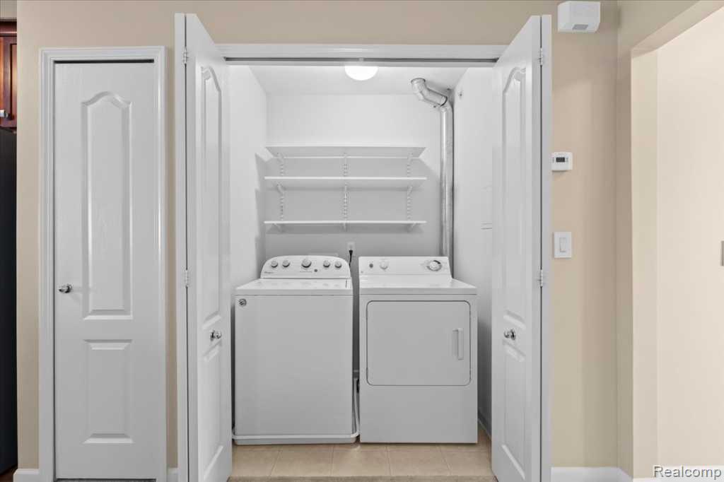 3262 Johanna Ware W, Wixom, MI 48393 — Photo 17