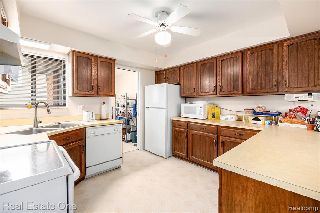 5982 Slate Drive, Troy, MI 48085 — Photo 13