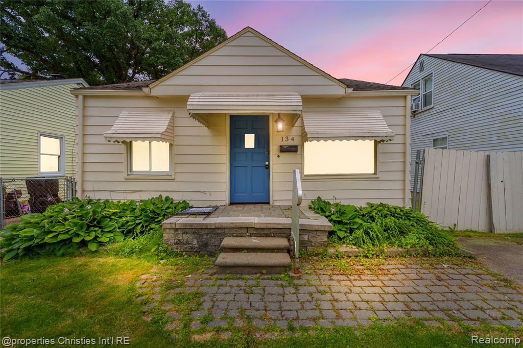 134 E Brockton Avenue, Madison Heights, MI 48071