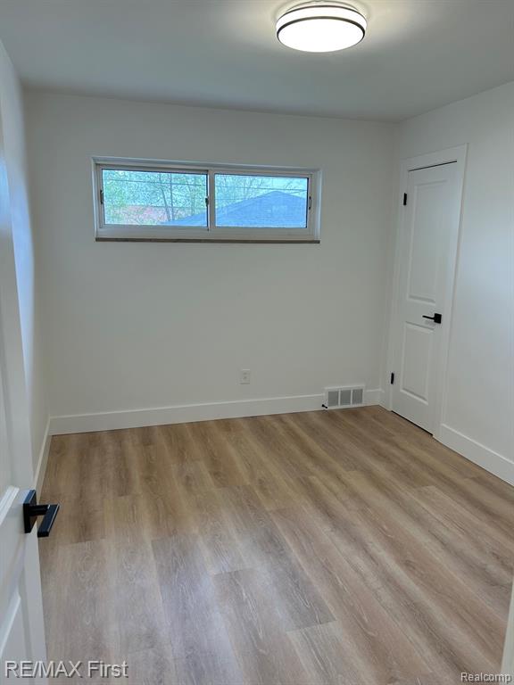 8865 Kenberton Drive, Oak Park, MI 48237 — Photo 12